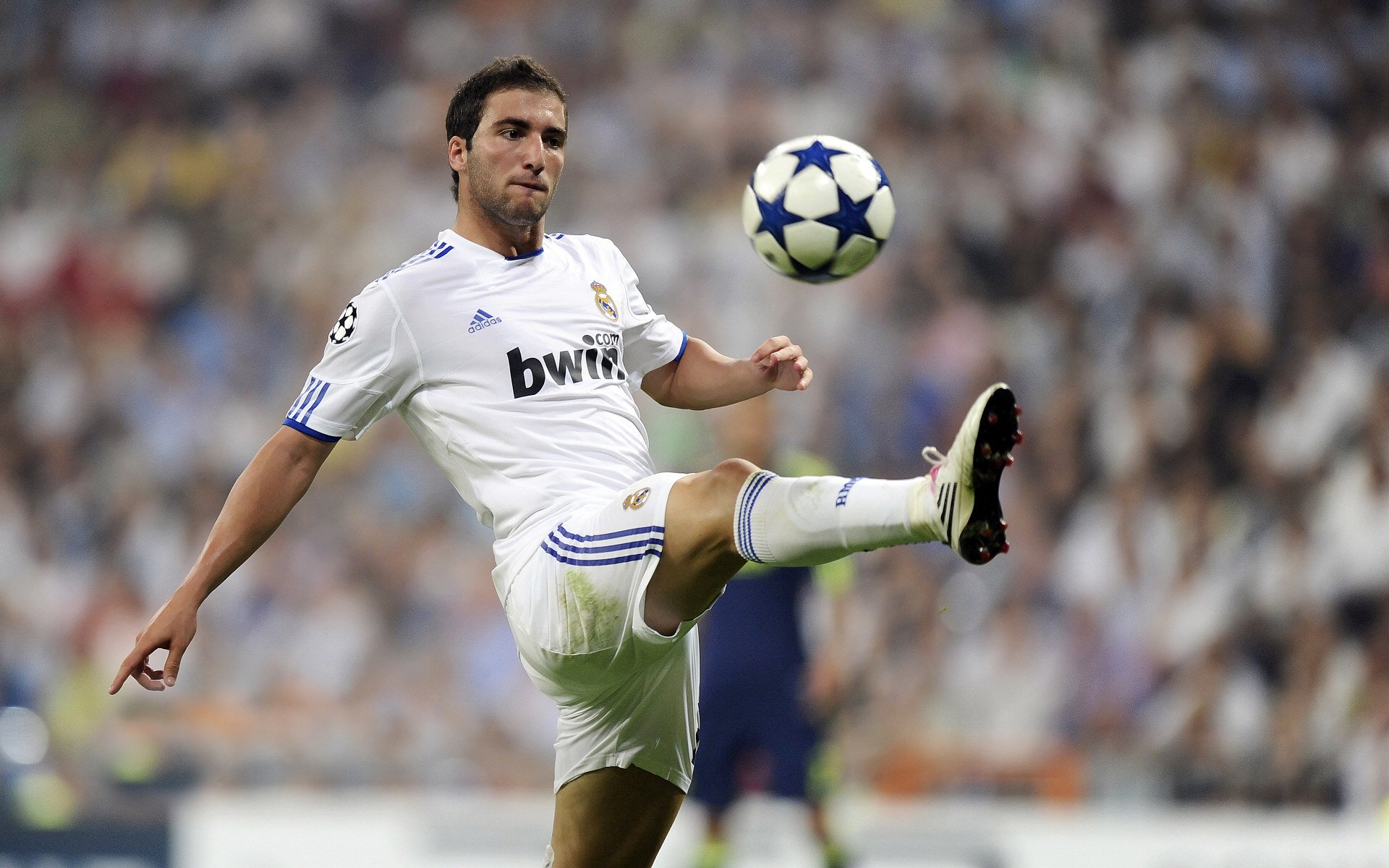 快船小前锋晒家庭合照感谢支持力量，快船大前锋